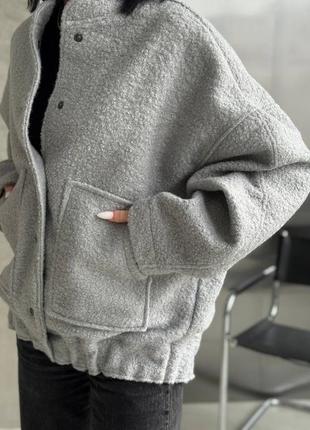 Трендовий жіночий мʼякий бомбер куртка баранчик на кнопках3 фото