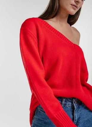 Вязаный пуловер женский с глубоким декольте4 фото