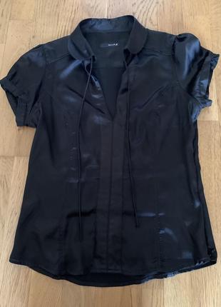 Чёрная атласная блуза