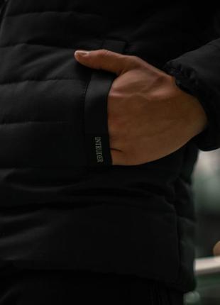 Демісезонна куртка "temp" бренду intruder (чорна)2 фото