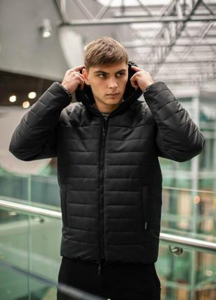 Демісезонна куртка "temp" бренду intruder (чорна)1 фото