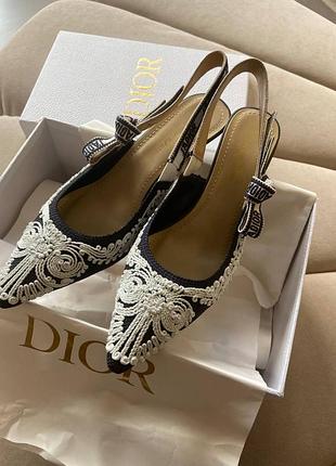Брендові туфлі на каблуку в стилі dior