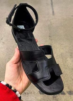 Босоножки женские кожаные черные