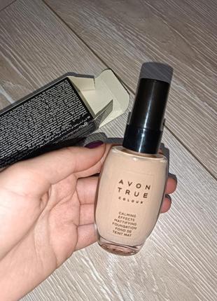 Новий матуючий тональний крем avon ,,спокійне сяйво,, натуральний2 фото