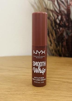 Оригінал рідка матова помада-крем для губ nyx professional makeup smooth whip matte lip cream 04 teddy fluff1 фото