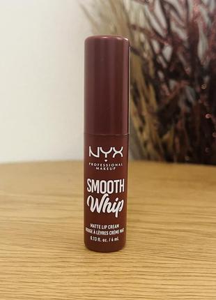 Оригінал рідка матова помада-крем для губ nyx professional makeup smooth whip matte lip cream 06 faux fur1 фото