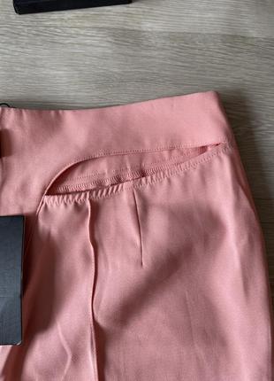 Необычные розовые брюки клеш5 фото