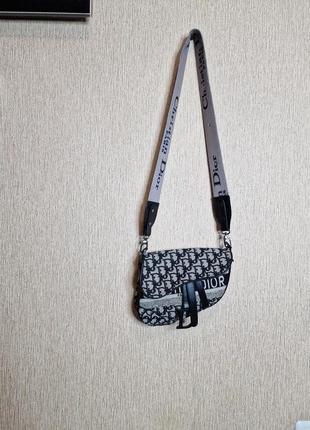 Стильна монограмна сумка в стилі dior saddle jacquard
гарний стан