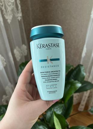 Шампунь-ванна для сильно поврежденных волос kerastase resistance bain force architecte