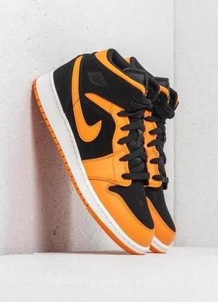 Кросівки nike air jordan 1 mid gs 'black orange1 фото