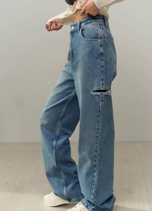 Жіночі джинси з декоративними розрізами на стегнах10 фото