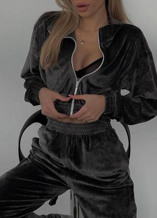 Женский велюровый костюм укороченная кофта и брюки свободного кроя