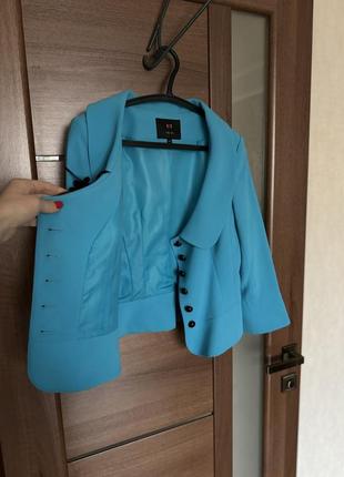 Стильный короткий пиджак блейзер бирюзовый, голубой, с черными пуговицами nelva4 фото