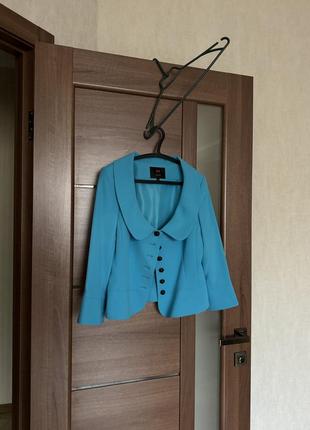 Стильный короткий пиджак блейзер бирюзовый, голубой, с черными пуговицами nelva5 фото