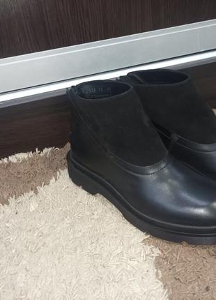 Ботінки жіночі