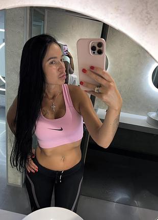 Яскравий рожевий оригінальний топ бра nike