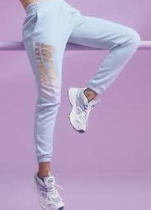 Жіночі спортивні штани fabletics reina graphic sweatpants