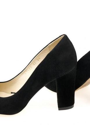 Туфлі-човники нові шкіряні, зручні, красиві і якісні. модель номер:236.