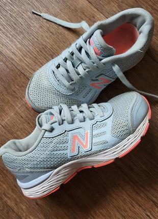 Кросівки для дівчинки new balance