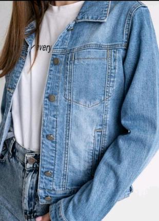 Куртка жіноча джинсова блакитна3 фото