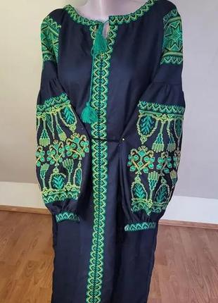 Вышитое платье