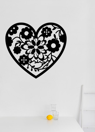 Вінілова інтер'єрна наклейка декор на стіну, шпалери та інші поверхні "серце у квітах"