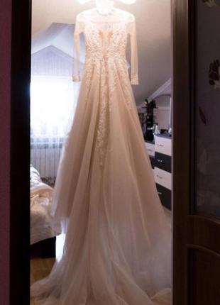 Весільна сукня із шлейфом5 фото