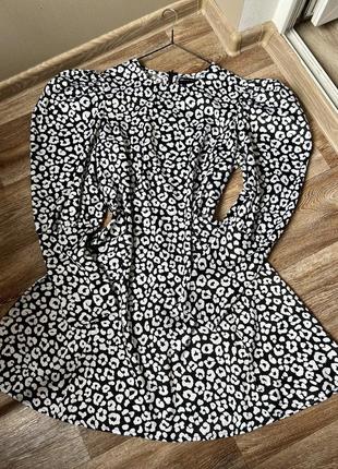 Черно-белое леопардовое платье атласное миди с объемными рукавами фонарики стильное сдержанное свободное 🐆 хл-3хл