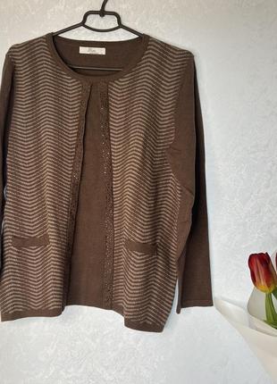 Стильна кофтинка з кишенями обманками