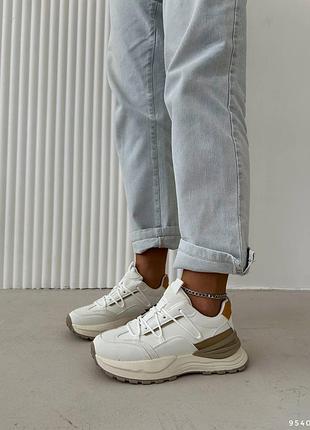 Кроссовки женские