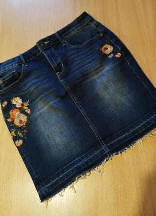 Юбка джинсовая с вышивкой4 фото