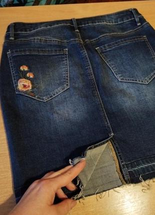 Юбка джинсовая с вышивкой6 фото