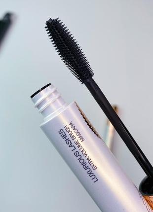 Туш супероб'ємна luxurious lashes extra volume brush mascara kiko5 фото