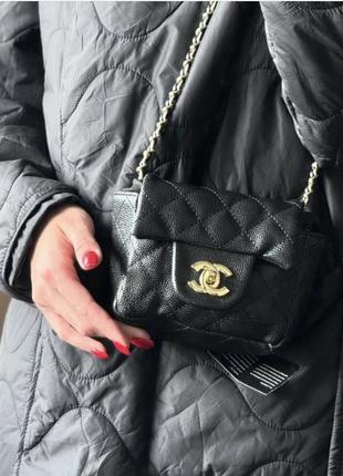Маленька фірмова брендова шкіряна базова чорна сумочка кросбоді через плече на ланцюжку1 фото