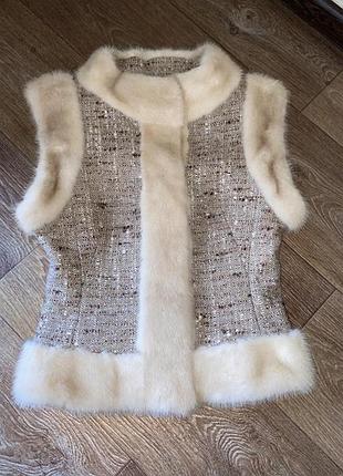 Жилетка escada з оздобленням норки