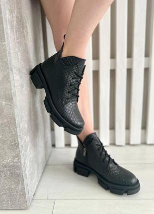 Черные короткие ботинки женские из натуральной кожи на шнурках, размеры от 36 до 417 фото
