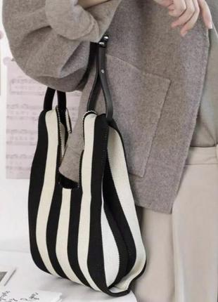 Тренд стильна чорно біла жіноча в'язана текстильна сумка шопер4 фото