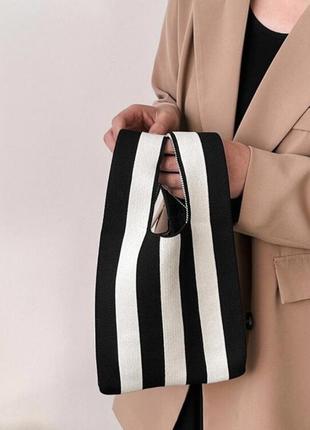 Тренд стильна чорно біла жіноча в'язана текстильна сумка шопер3 фото