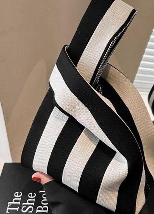 Тренд стильна чорно біла жіноча в'язана текстильна сумка шопер6 фото