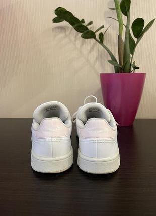 Женские белые кроссовки adidas 36.54 фото