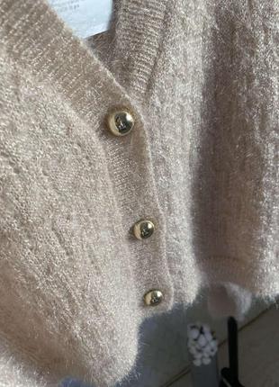 Мякесенький пухнастий кардиган бежевого кольору вязаний кардиган3 фото