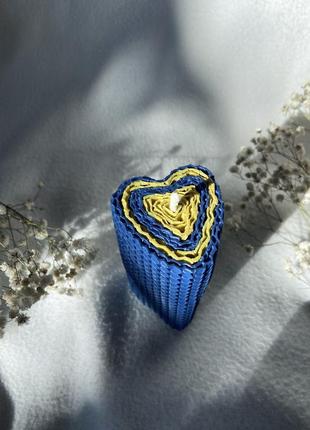 Свічка з вощини у формі серця та патріотичних кольорах 🇺🇦