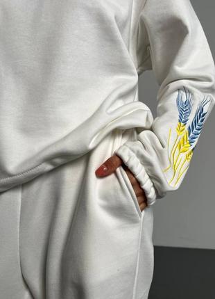 Вишитий спортивний костюм оверсайз білий український принт колосок люкс якості вишивка3 фото