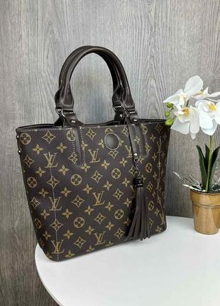 Качественная женская сумка стиль луи витон с брелком венчиком коричневая pro_985