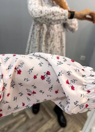 Сукня вільного крою в квітковий принт з коміром стійкою з довгими рукавами на резинці з воланом по низу6 фото