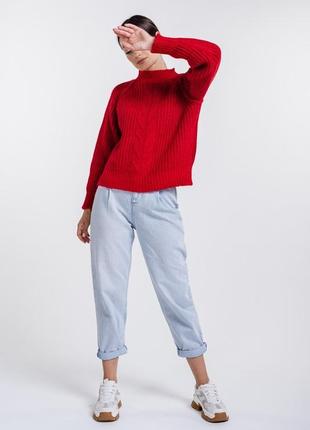 Женский свитер крупной вязки с косичкой3 фото