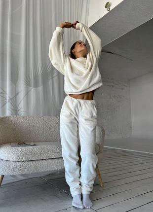 Очень мягкий и теплый домашний костюм-пижама молоко2 фото