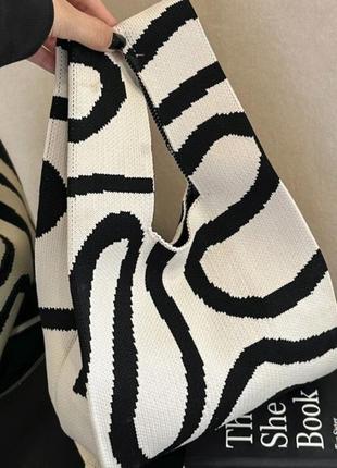 Тренд стильна чорно біла жіноча в'язана текстильна сумка шопер5 фото