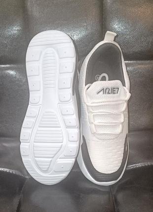 Кросівки чорно-білі3 фото