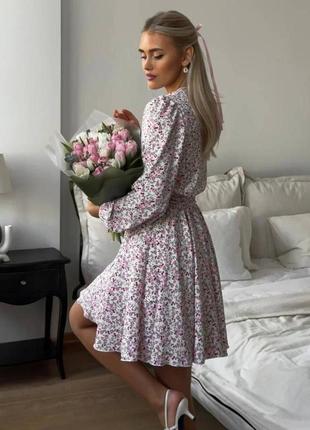 Неймовірно жіночна сукня з квітковим принтом на запах коротка приталена спідниця вільного крою з рукавами ліхтариками2 фото